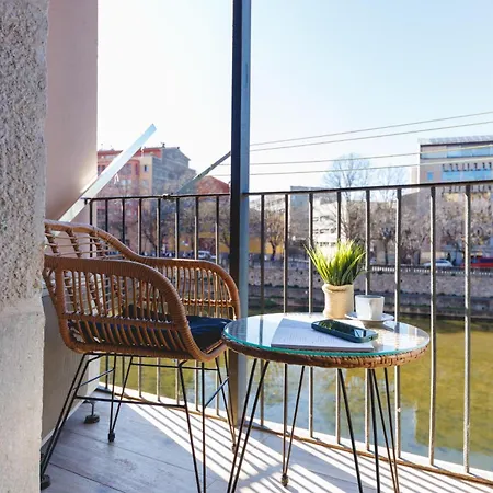 Bravissimo Calderers El Llop, With River Views 지로나