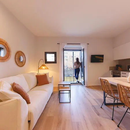 Bravissimo Calderers El Llop, With River Views Appartement