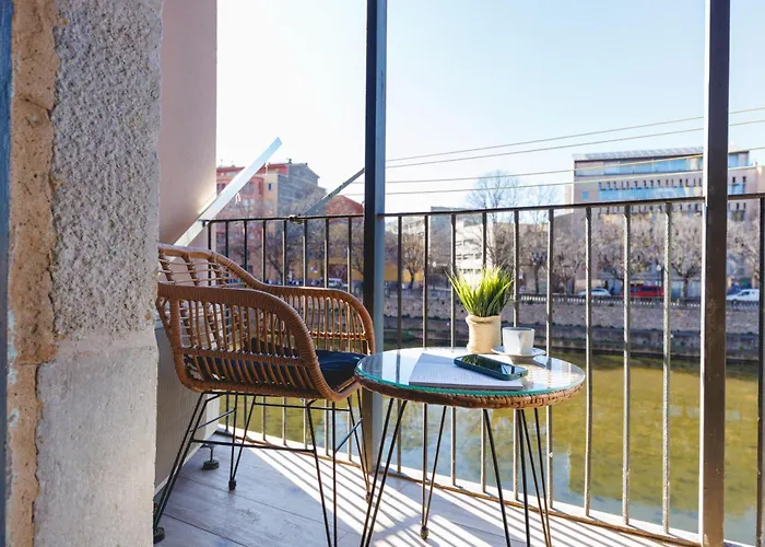 Bravissimo Calderers El Llop, With River Views 지로나